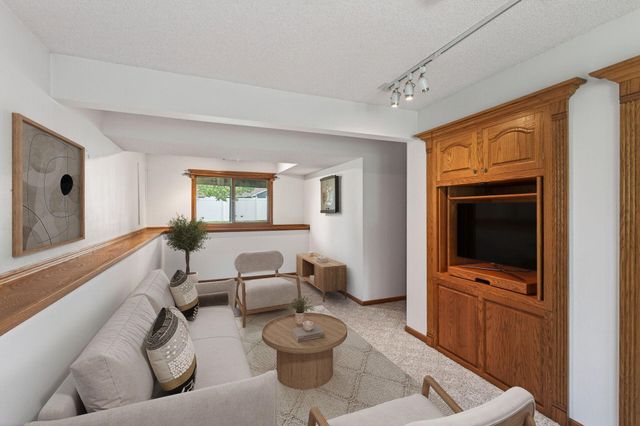 1113 Polk Street S, Shakopee, MN 55379
