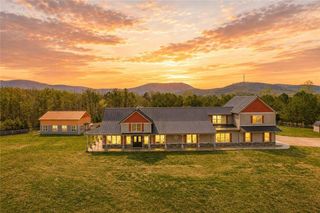 15 Lauren Lane NE, Rydal, GA 30171