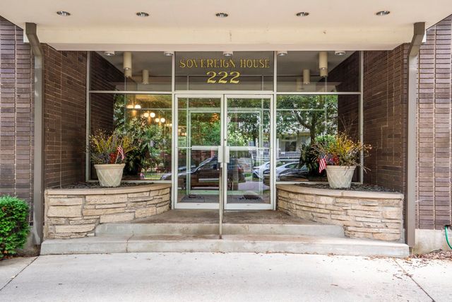 222 N Grove Avenue 2D, Oak Park, IL 60302