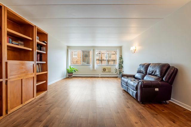 222 N Grove Avenue 2D, Oak Park, IL 60302