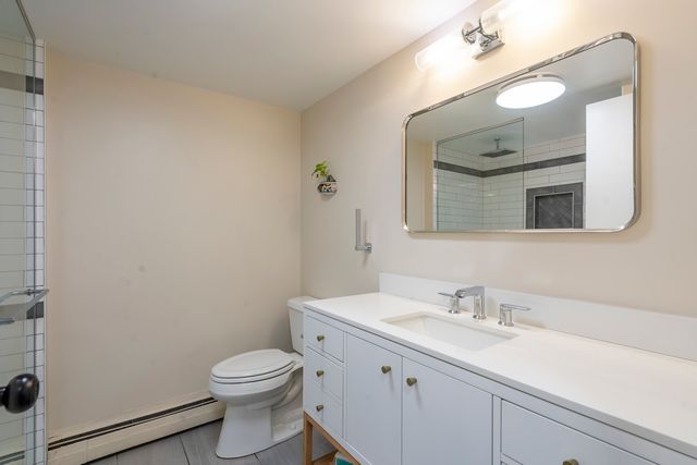 222 N Grove Avenue 2D, Oak Park, IL 60302