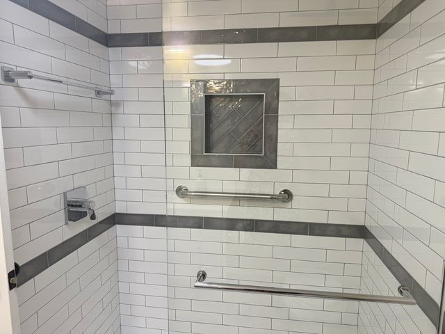 222 N Grove Avenue 2D, Oak Park, IL 60302