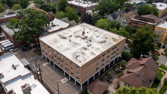 222 N Grove Avenue 2D, Oak Park, IL 60302