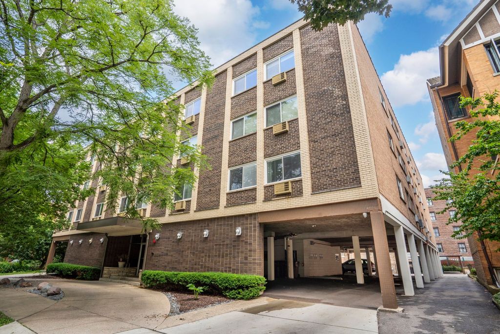 222 N Grove Avenue 2D, Oak Park, IL 60302