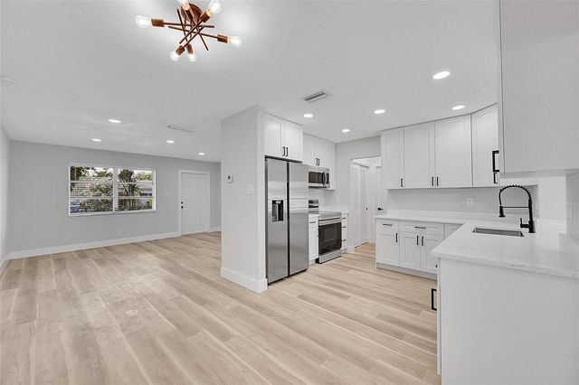 6925 NW 11th Street, Margate, FL 33063