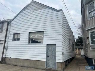 196 Edmund Avenue, Paterson, NJ 07502