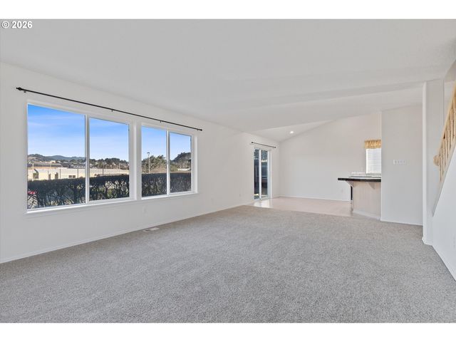 1555 Nw 39TH St, Lincoln City, OR 97367