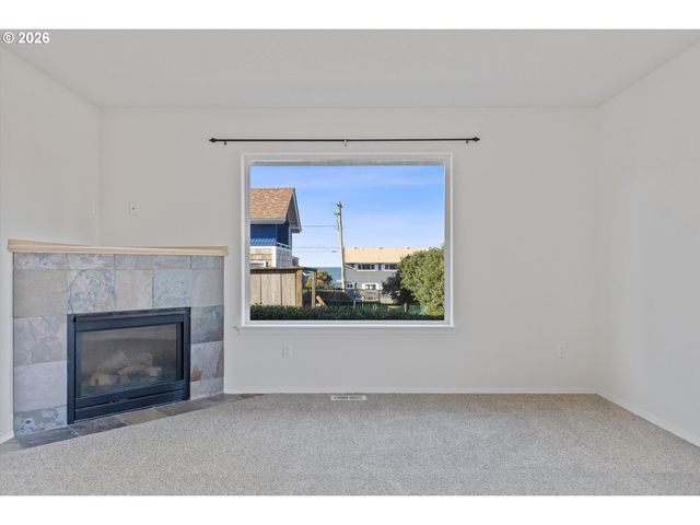 1555 Nw 39TH St, Lincoln City, OR 97367