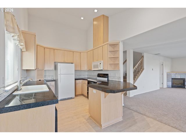 1555 Nw 39TH St, Lincoln City, OR 97367