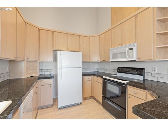 1555 Nw 39TH St, Lincoln City, OR 97367