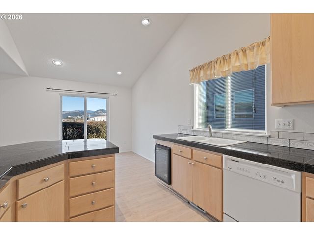 1555 Nw 39TH St, Lincoln City, OR 97367