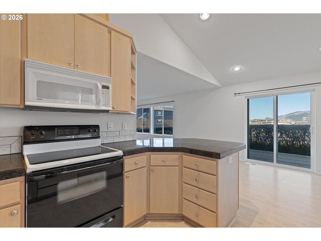 1555 Nw 39TH St, Lincoln City, OR 97367