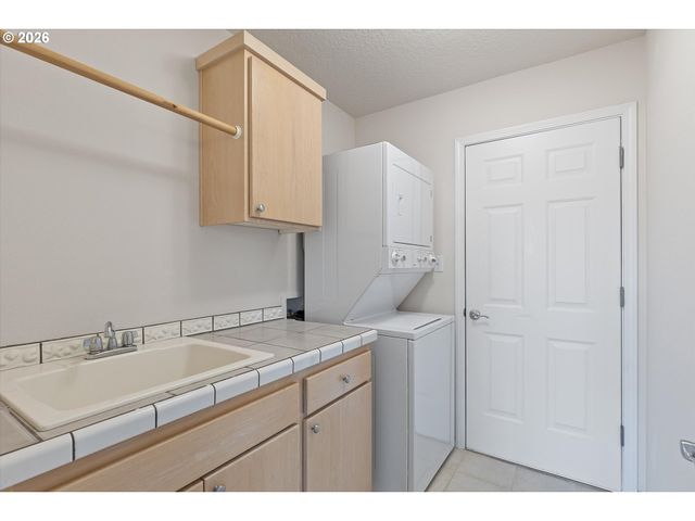 1555 Nw 39TH St, Lincoln City, OR 97367