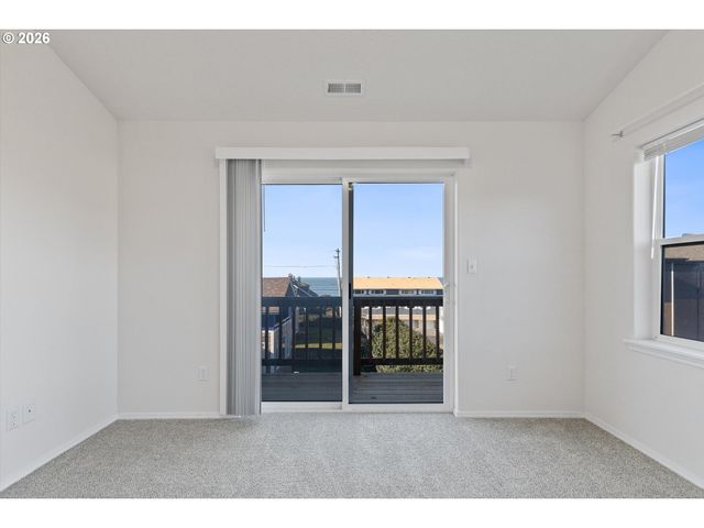 1555 Nw 39TH St, Lincoln City, OR 97367