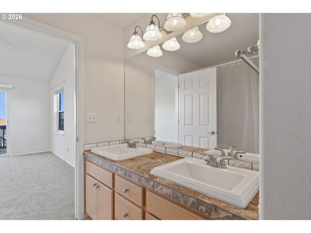 1555 Nw 39TH St, Lincoln City, OR 97367