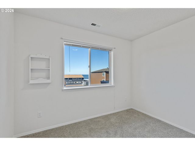 1555 Nw 39TH St, Lincoln City, OR 97367
