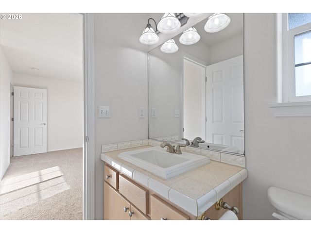 1555 Nw 39TH St, Lincoln City, OR 97367