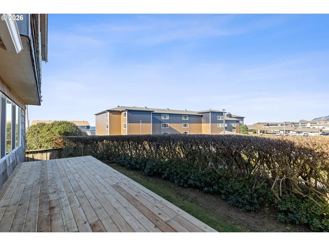 1555 Nw 39TH St, Lincoln City, OR 97367