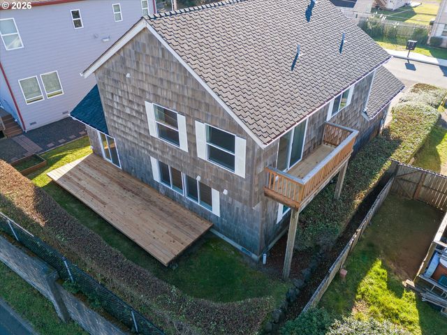 1555 Nw 39TH St, Lincoln City, OR 97367