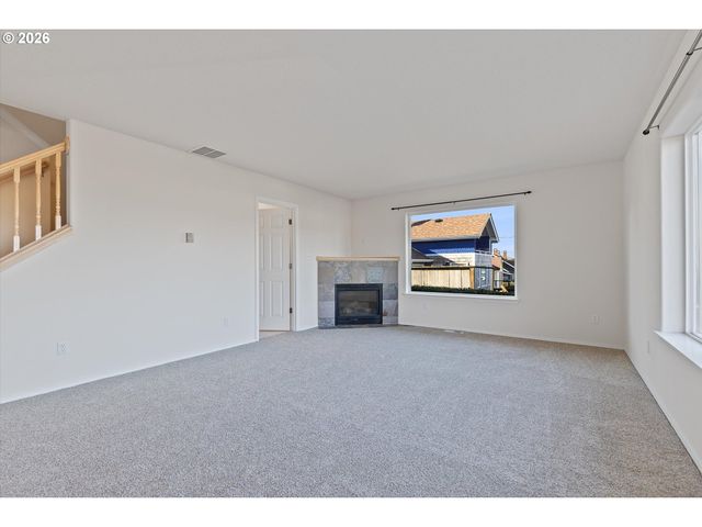 1555 Nw 39TH St, Lincoln City, OR 97367