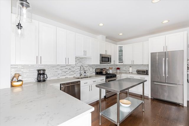 103 Home Avenue, Oak Park, IL 60302