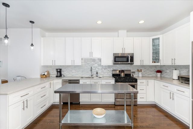 103 Home Avenue, Oak Park, IL 60302