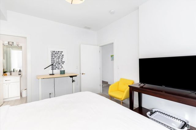 103 Home Avenue, Oak Park, IL 60302