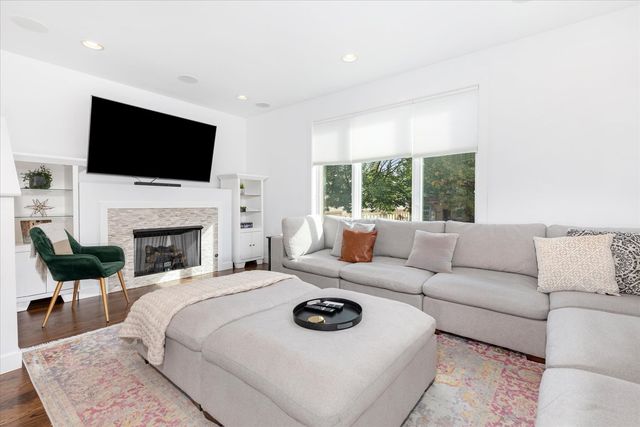 103 Home Avenue, Oak Park, IL 60302