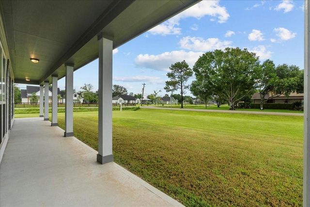 5000 Boreas Dr, Alvin, TX 77511
