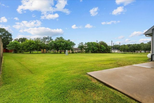 5000 Boreas Dr, Alvin, TX 77511