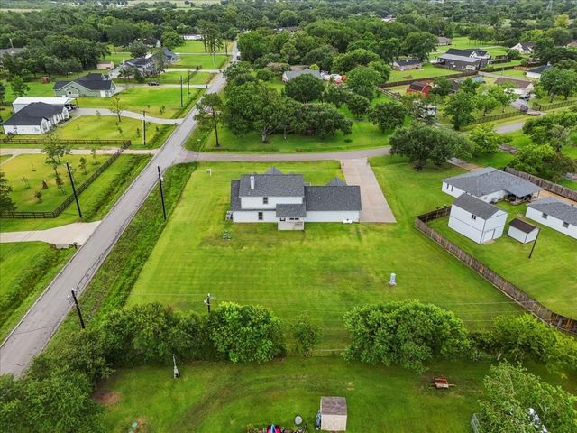 5000 Boreas Dr, Alvin, TX 77511