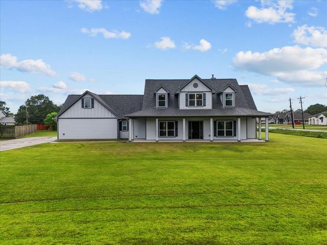5000 Boreas Dr, Alvin, TX 77511