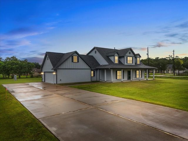 5000 Boreas Dr, Alvin, TX 77511