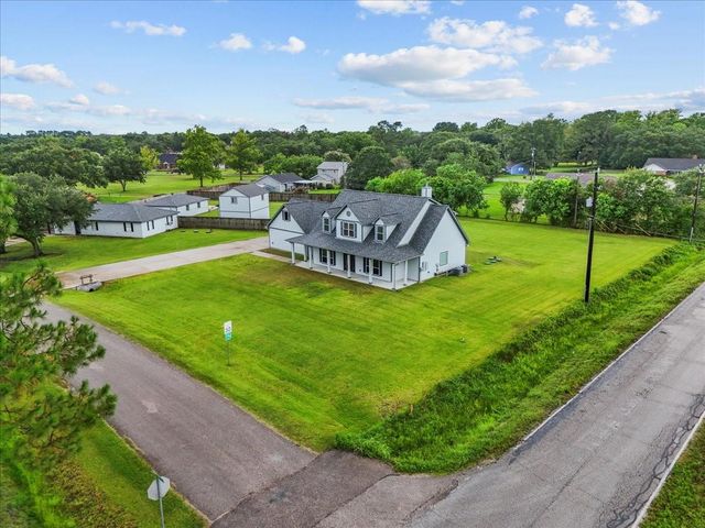 5000 Boreas Dr, Alvin, TX 77511
