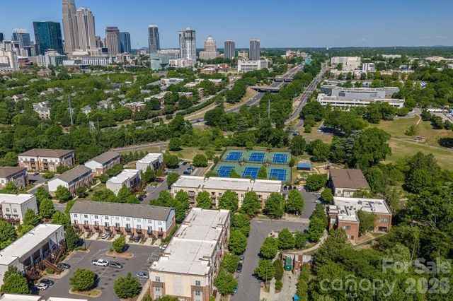 1012 Skyline View Way, Charlotte, NC 28204