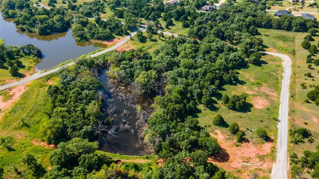 Image 4 of property listing at 20390 Three Oaks Way, Purcell, OK 73080