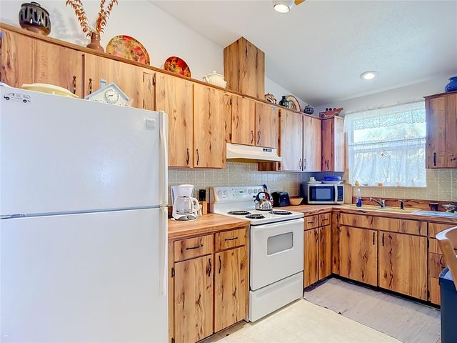 3447 BAYVIEW AVENUE, Weeki Wachee, FL 34607