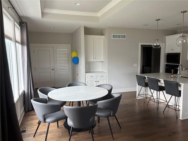 21847 W 82nd Terrace, Lenexa, KS 66220