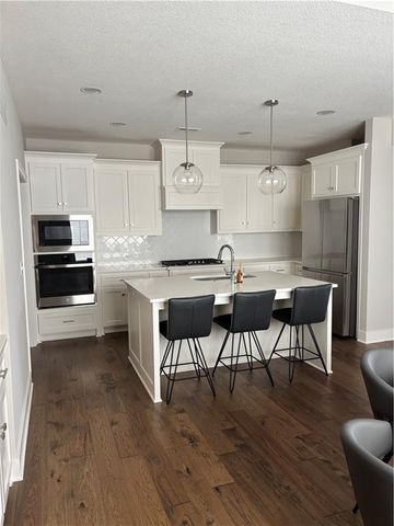 21847 W 82nd Terrace, Lenexa, KS 66220