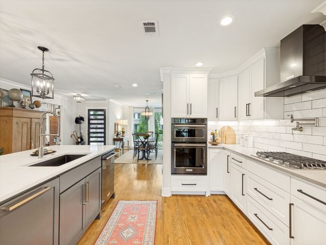 2006 Brookside Drive, Grapevine, TX 76051