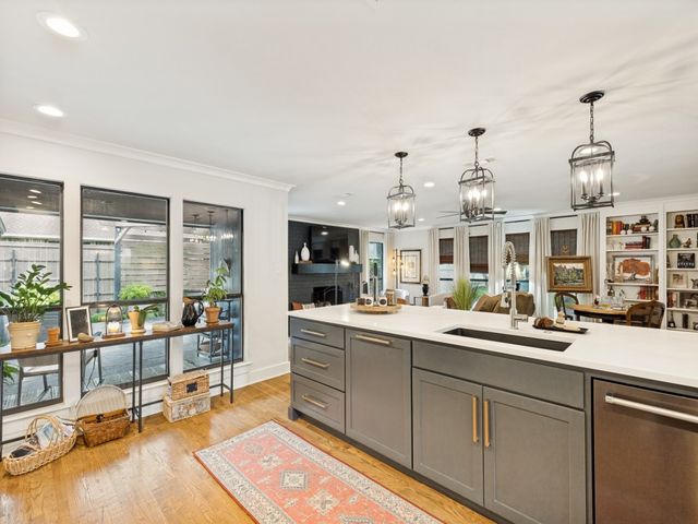 2006 Brookside Drive, Grapevine, TX 76051