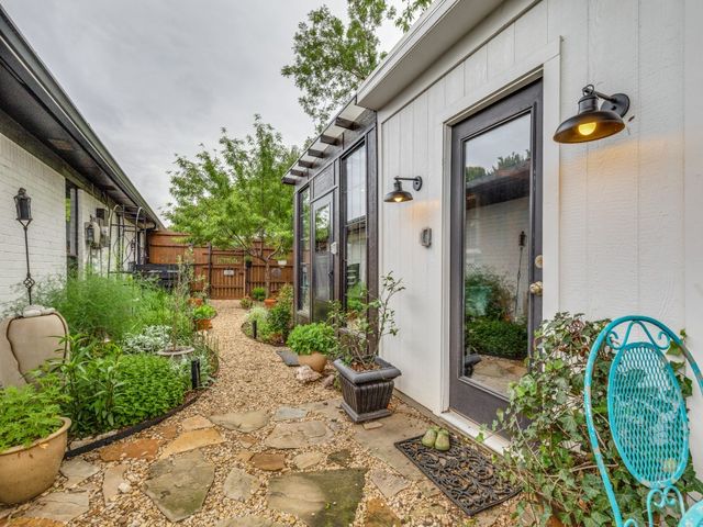 2006 Brookside Drive, Grapevine, TX 76051
