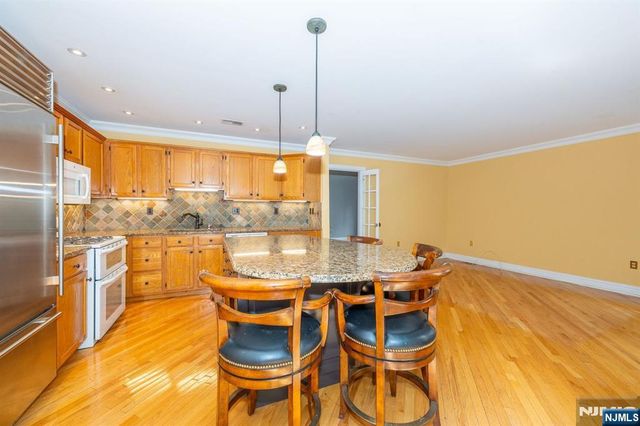 43 Morning Watch Road, Wayne, NJ 07470