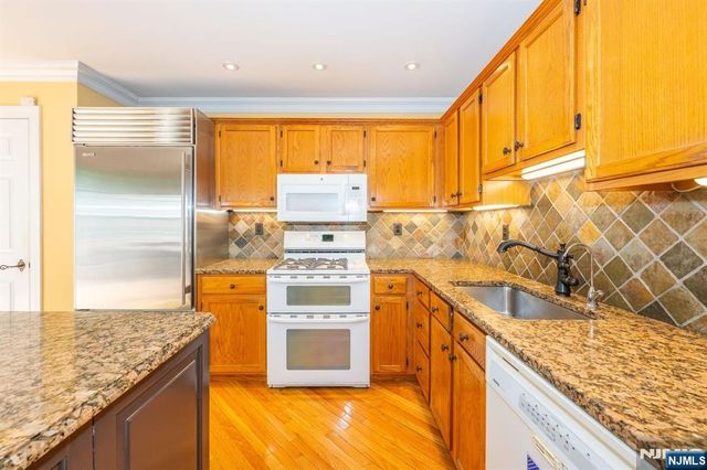 43 Morning Watch Road, Wayne, NJ 07470