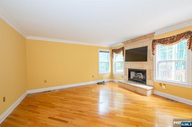 43 Morning Watch Road, Wayne, NJ 07470