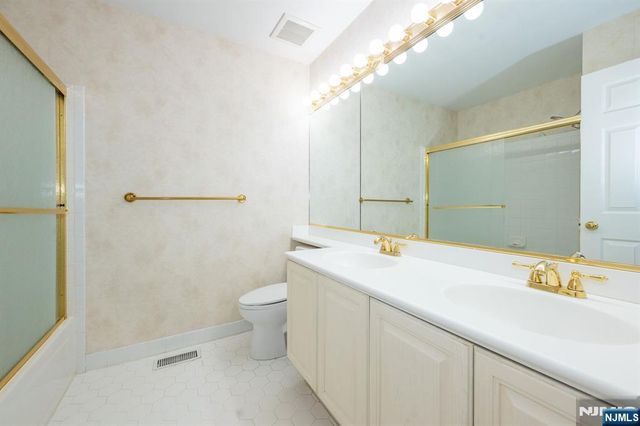 43 Morning Watch Road, Wayne, NJ 07470