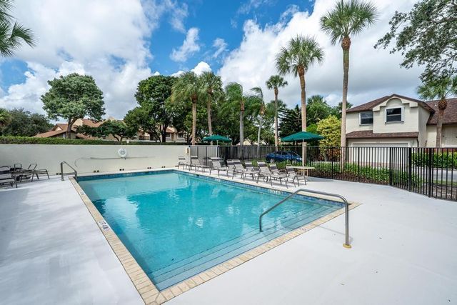 151 SW 95th Terrace 106, Pembroke Pines, FL 33025