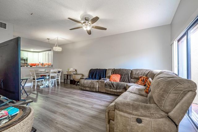 151 SW 95th Terrace 106, Pembroke Pines, FL 33025