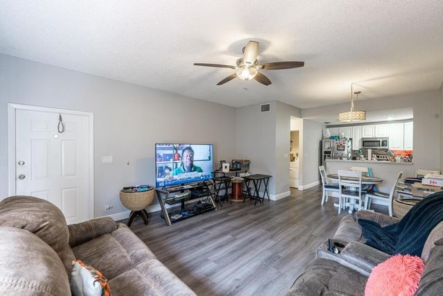 151 SW 95th Terrace 106, Pembroke Pines, FL 33025