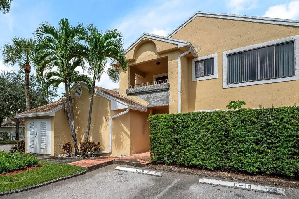 151 SW 95th Terrace 106, Pembroke Pines, FL 33025